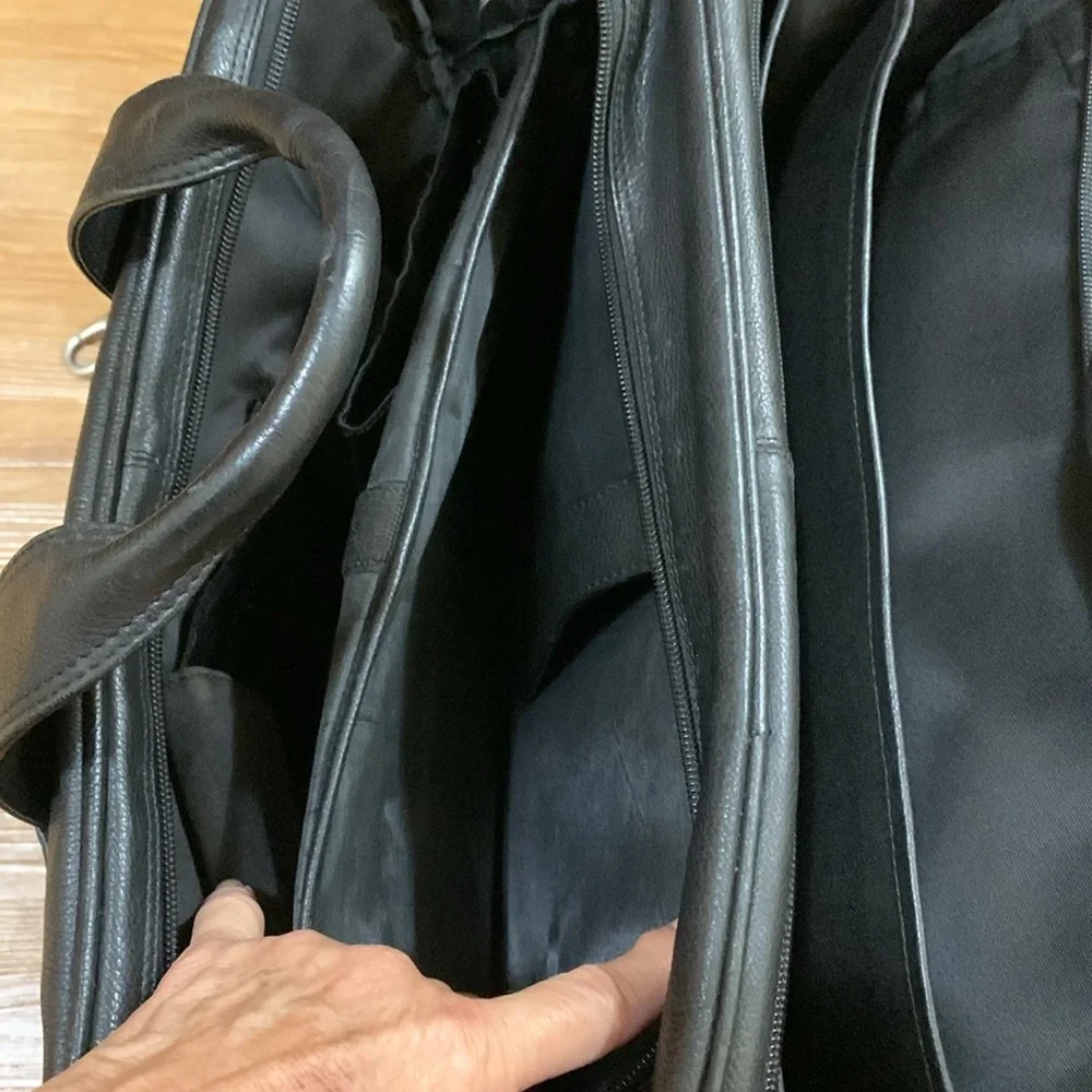 Black Leather Expandable Laptop Briefcase Bag